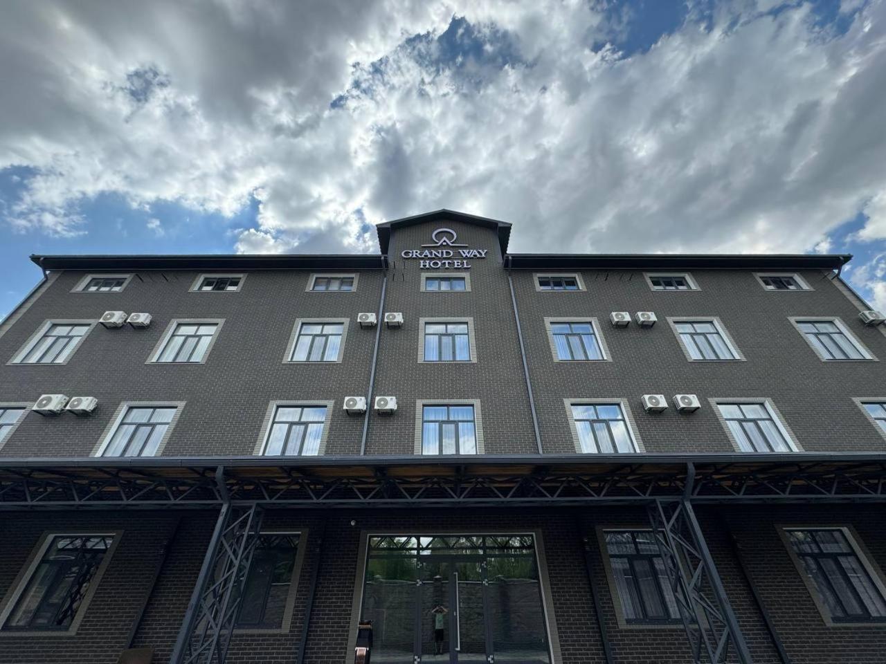 Grand Way Hotel ทาราซ ภายนอก รูปภาพ
